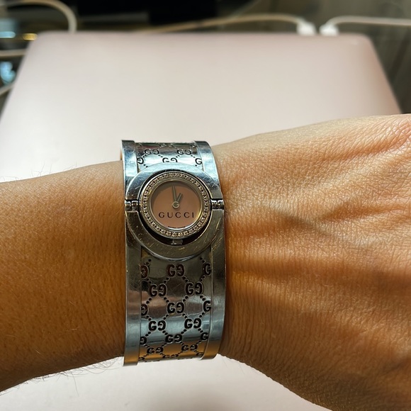 Gucci Twirl Bracelet Watch - Picture 10 of 13